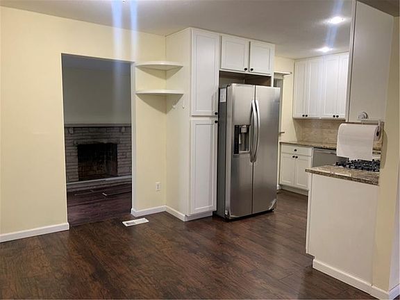 5th image of 429 Sussex Dr