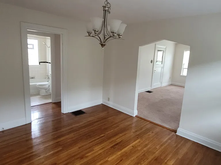 821 W 34th St — Photo 13