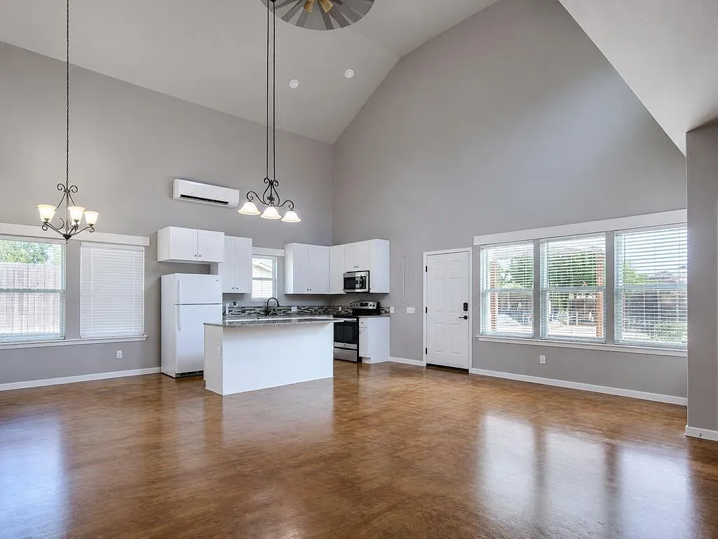 3 bed, 2.5 bath, 1464 sqft, $2,100 — Photo 1