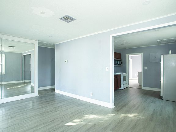 3rd image of 849 W 2nd Street