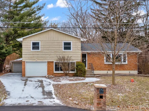 7S327 Midfield Dr, Aurora, IL 60506