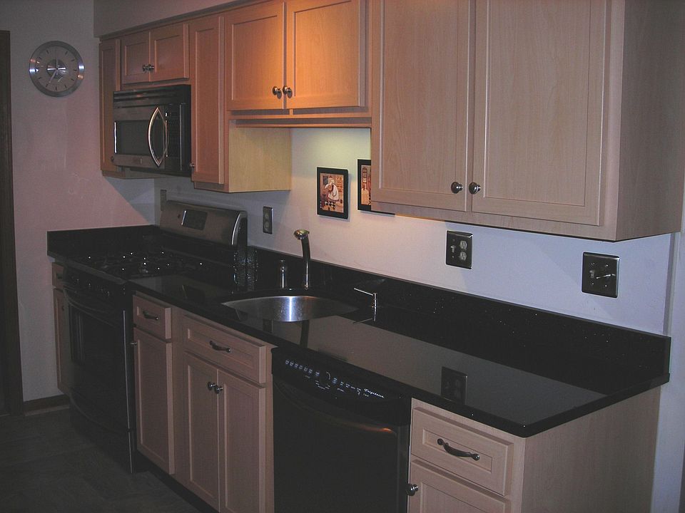 NEW Kitchen with 5 burner stove and convection oven