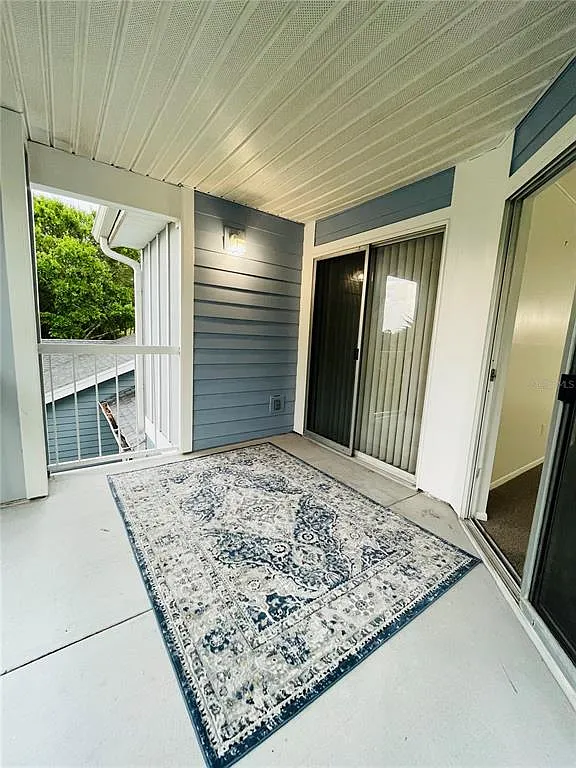 1 bed, 1.0 bath, 648 sqft, $1,050 — Photo 2