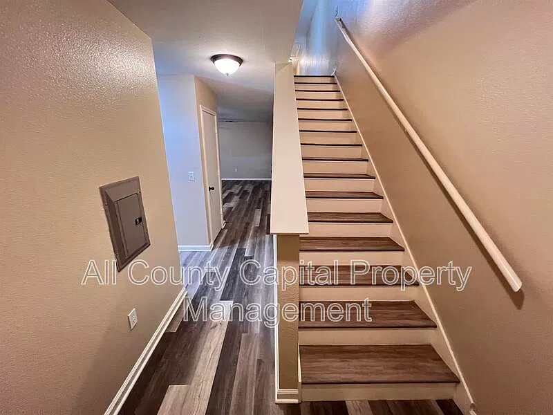 4 bed, 2.5 bath, 1616 sqft, $1,550 — Photo 2