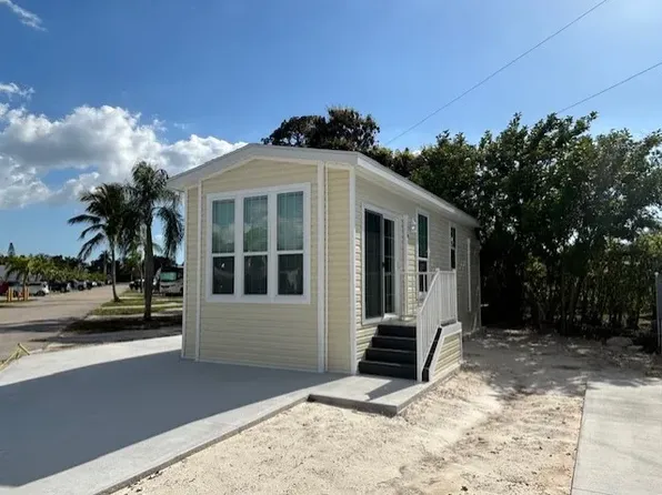 325 Marie Ln #325, Naples, FL 34104