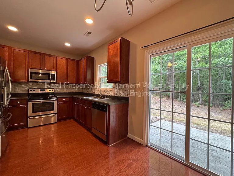 912 Spring Meadow Dr — Photo 12