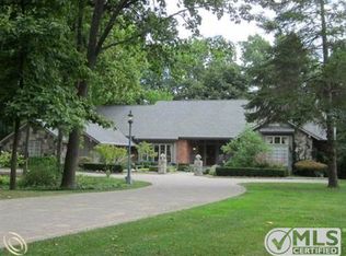 635 S Hills Rd, Bloomfield Hills, MI 48302