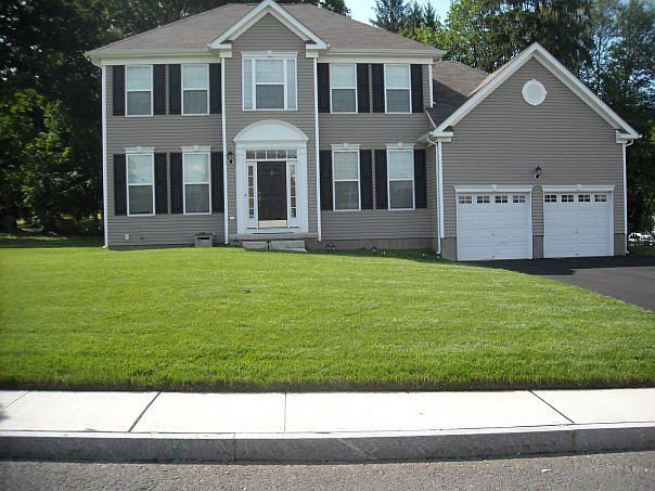 1st image of 5 Evergreen Ln