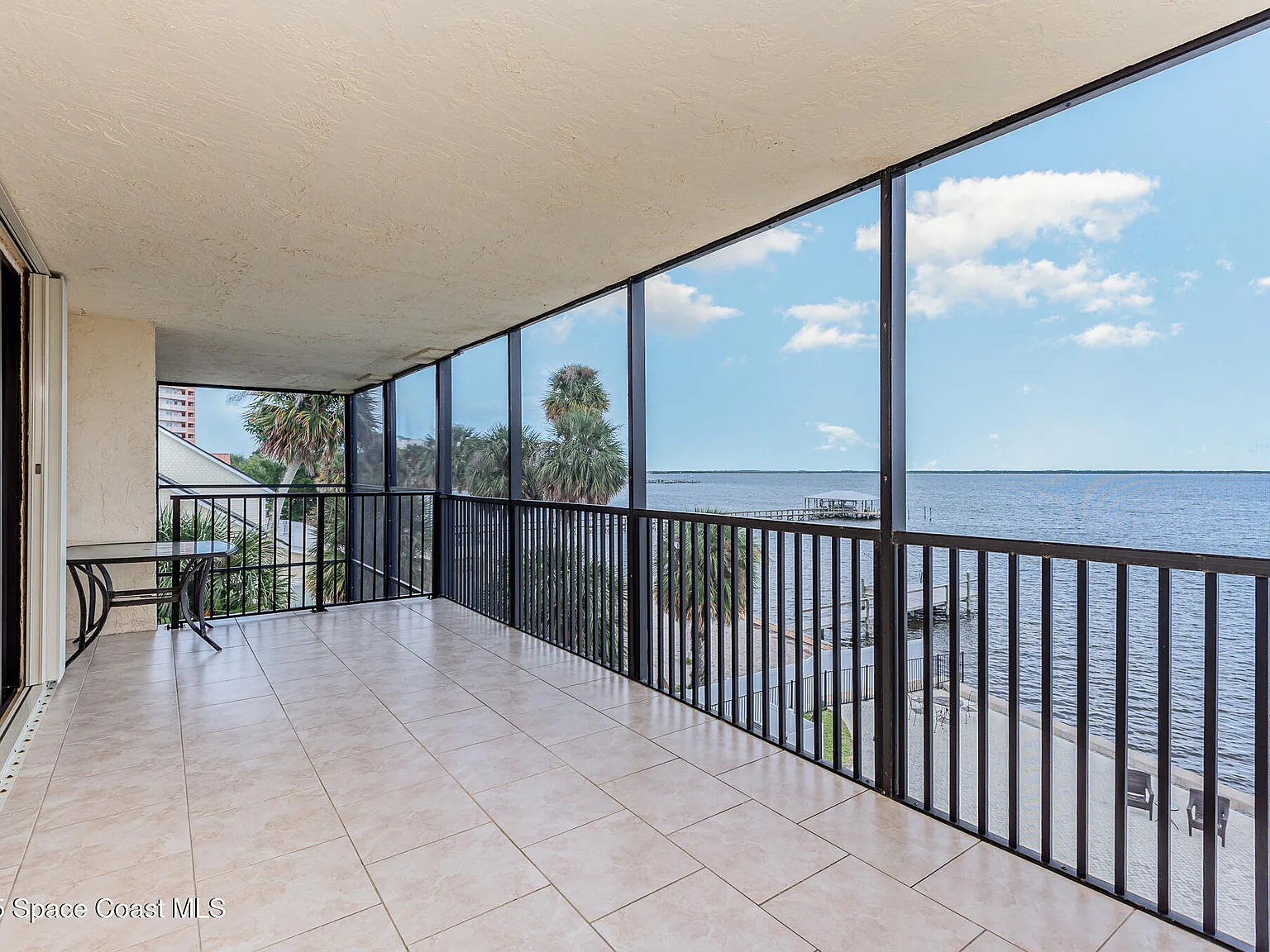 3 bed, 2.0 bath, 1968 sqft, $2,500 — Photo 2