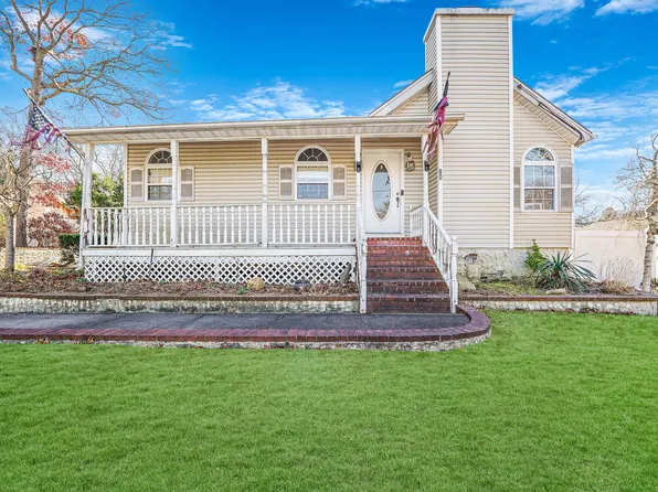 60 Ridgewood Avenue, Selden, NY 11784