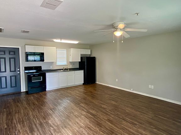2nd image of 601 W 17th St #114