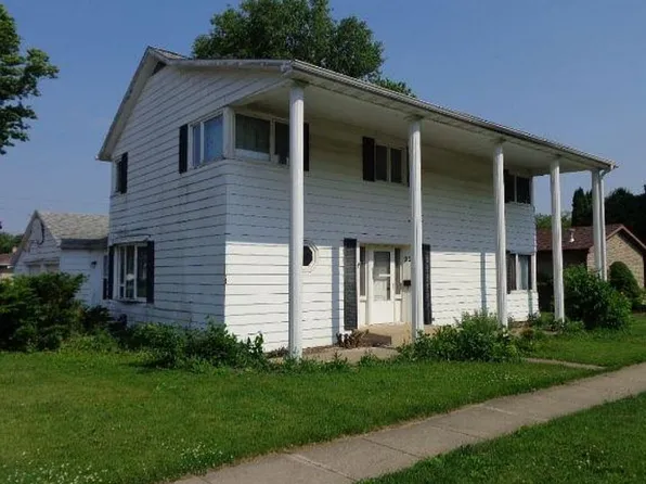 927 N 9th St, Rochelle, IL 61068
