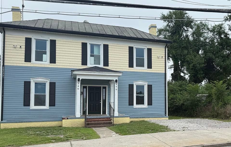Newly renovated
All electric
3 bedrooms (master bedroom downstairs)
2 full baths
Living room
Dining room
Utility room with washer dryer hookup
off street parking
large back yard
No Pets of Any Kind
On bus line
Deposit Required Same as Rent