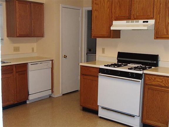 3rd image of 6000 Emerald Forest Dr #B