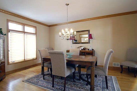 Dining Room w/Crown Molding