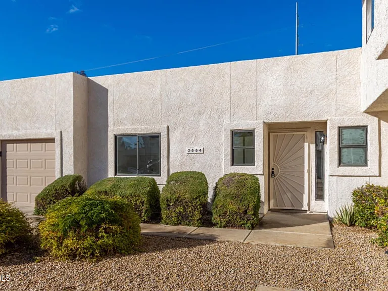 2554 W Kathleen Rd — Photo 2