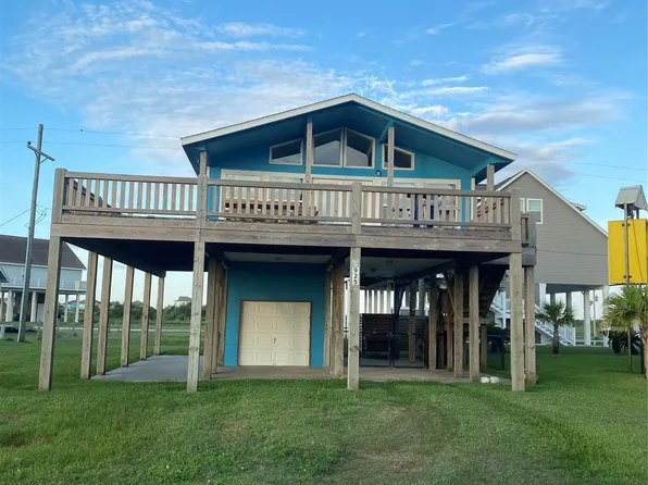 925 S Honeysuckle Dr, Pt Bolivar, TX 77650