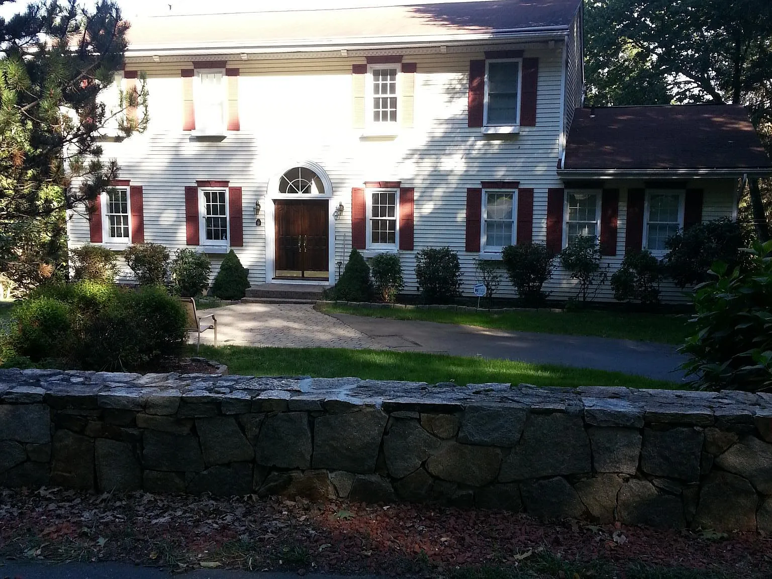 5 bed, 2.5 bath, 2880 sqft, $3,990 — Photo 2