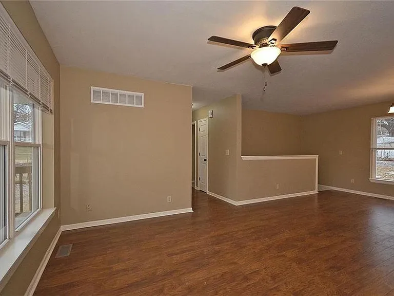 6130 NE Vivion Rd — Photo 5