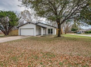 845 Willow Cir N, Burleson, TX 76028