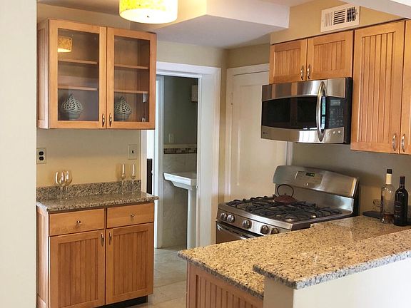 Renovated Kitchen w/ BRAND NEW Stainless Steel Appliances, Granite Countertops & New Cabinets
