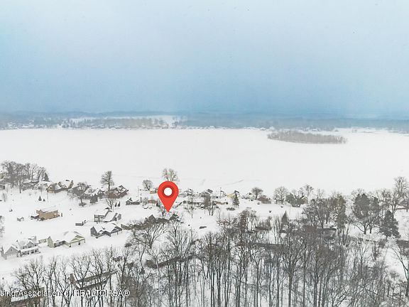 3rd image of 11136 Resort Rd