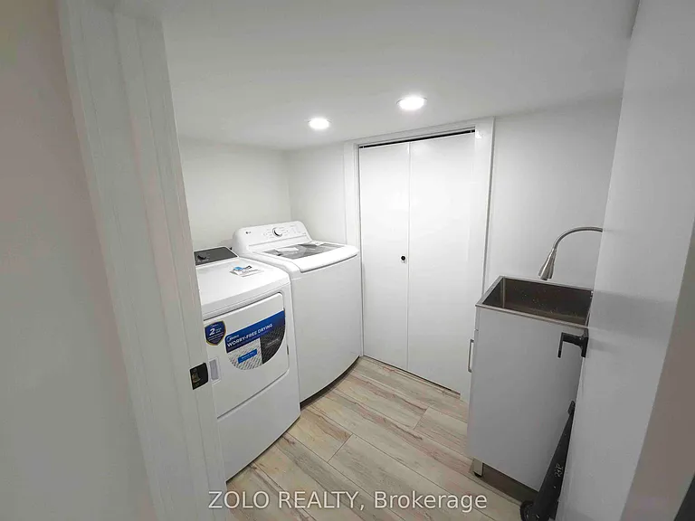 1504 King St E — Photo 16