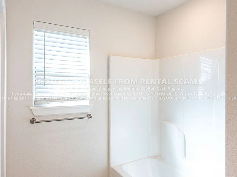 410 Coconut Ln — Photo 9