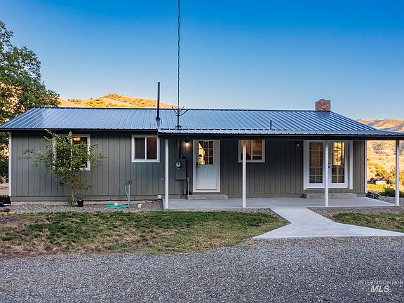 3rd image of 161 Cemetery Rd