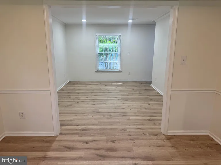 5230 Lonsdale Dr — Photo 3