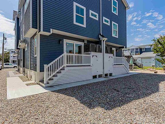 3rd image of 125 86th St E #Sea