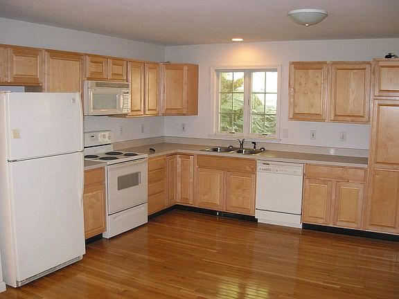 4th image of 36 Washington Pl E #N