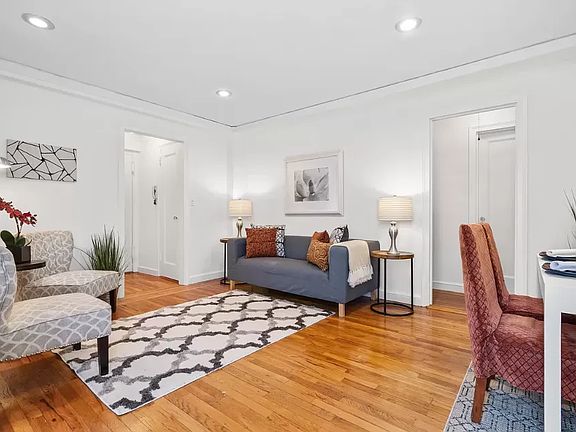 4th image of 333 E 43rd St APT 1015