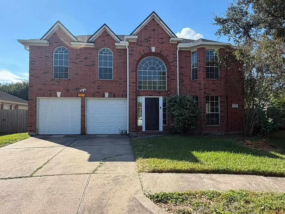 15011 Changing Oak Ridge Ct