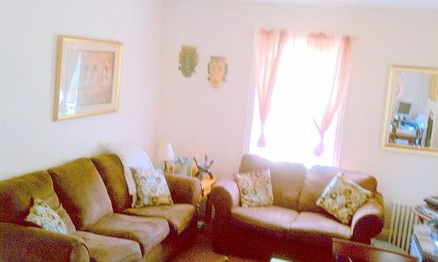  Rooms are bright and sunny. 