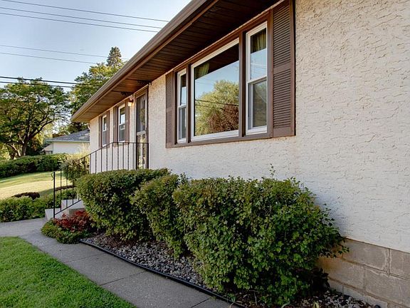 5th image of 456 11th Ave S