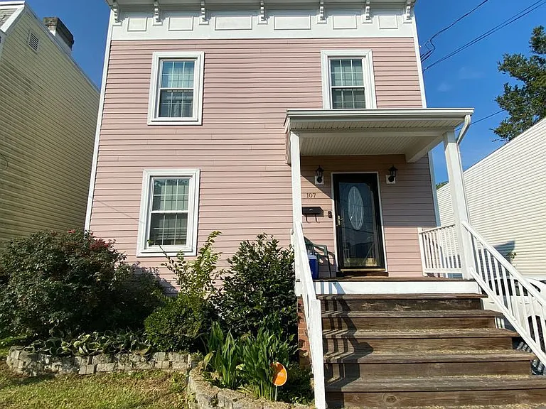 107 E 16th St — Photo 1