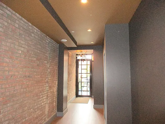 Rented by Uptown Flats LLC | media 9