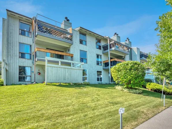10120 E Brookpark Blvd SW #111, Calgary, AB T2W 3G3