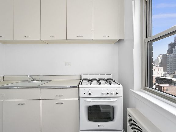 5th image of 333 E 79th St APT 12T