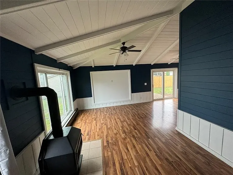 302 Gibson St — Photo 10