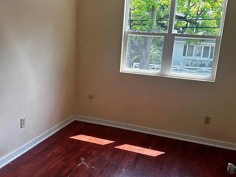 402 Ridge St — Photo 16