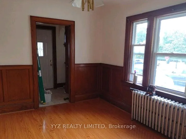 590 Glencairn Ave W — Photo 3