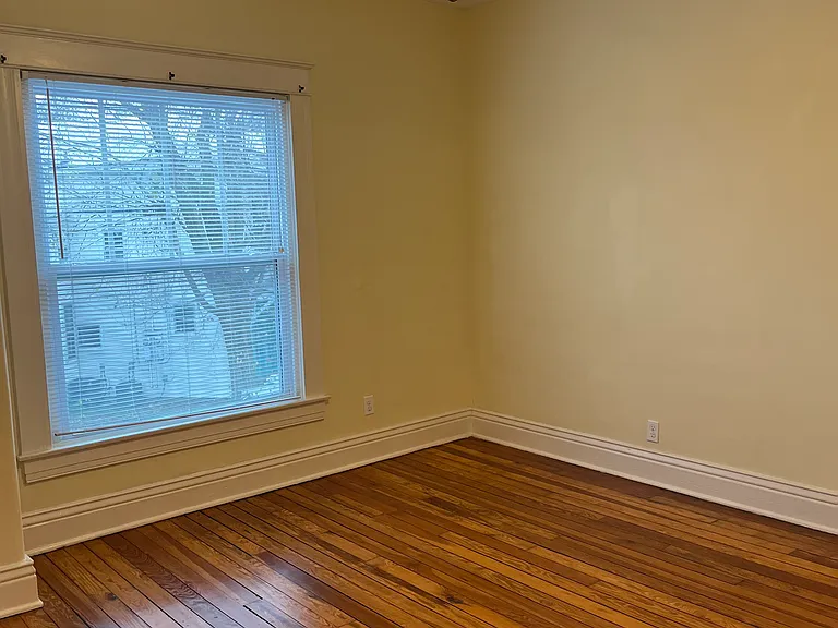 1209 Benton Ave #1 — Photo 9
