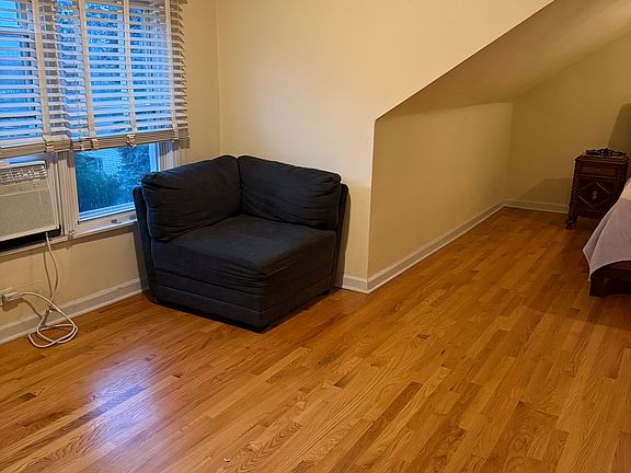 5th image of 7655 W Farragut Ave