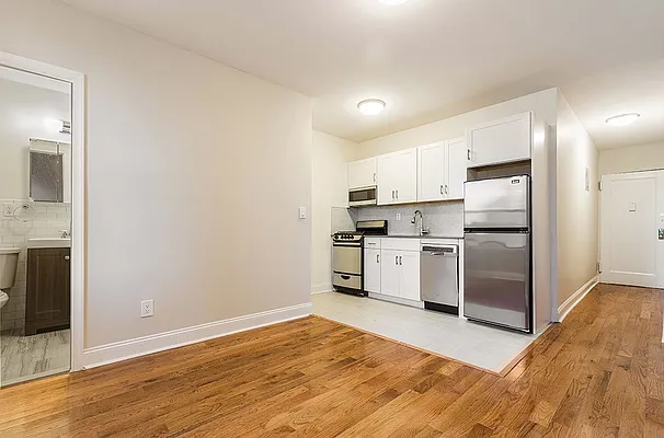 Rented by Dixon Advisory USA Inc. | media 8