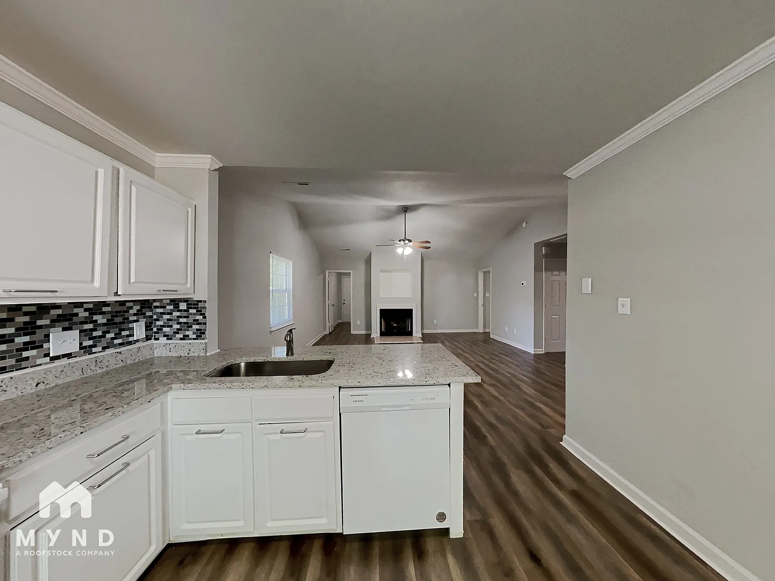 3 bed, 2.0 bath, 1225 sqft, $2,025 — Photo 4