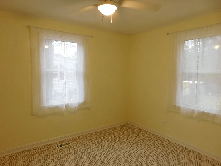 900 Simmons St — Photo 12