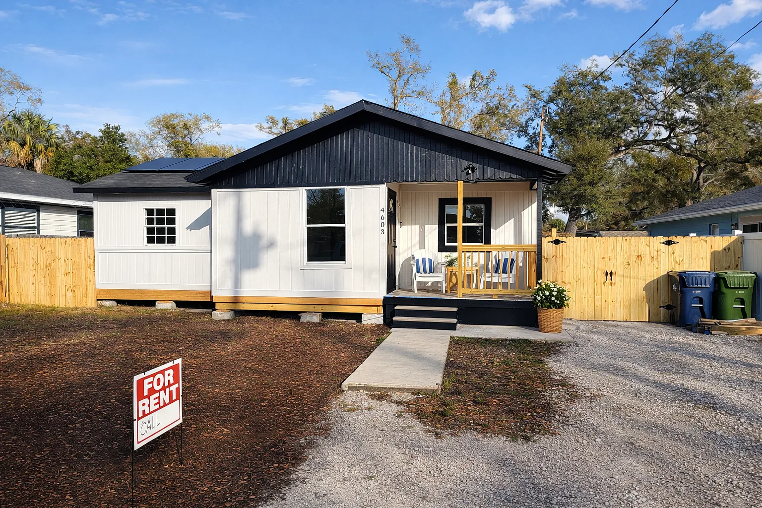 3 bed, 925 sqft, $1,980 — Photo 1