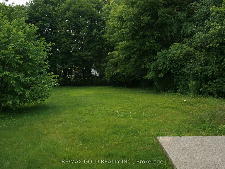 1124 Kent Ave — Photo 17